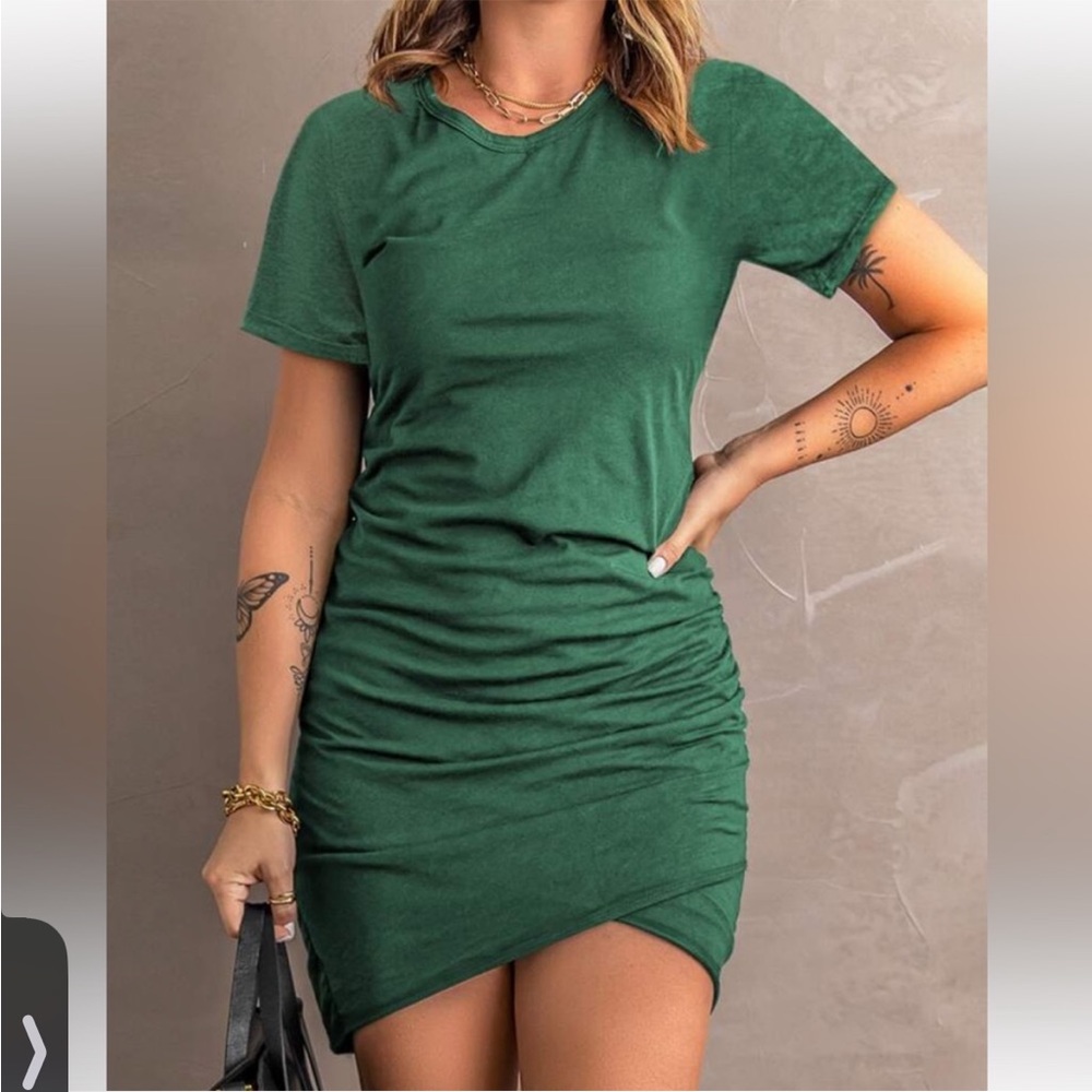 SHEIN CURVE Plus Size Tulip Hem Bodycon Mini Dress Size 4XL